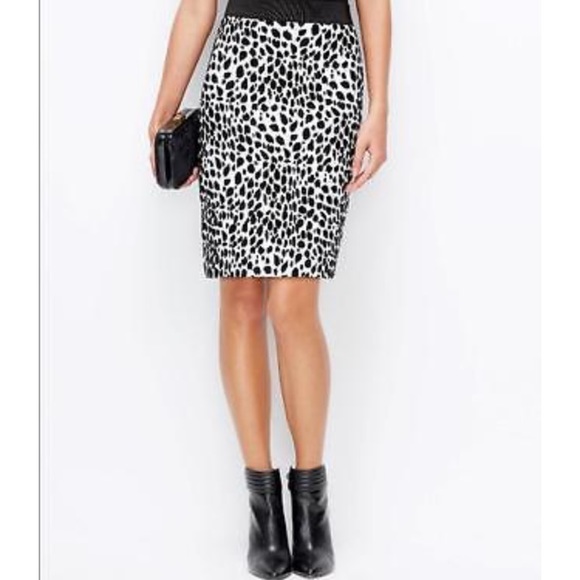 Ann Taylor Cheetah Print Pencil Skirt - Picture 2 of 8